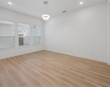 928 Marian Drive - Photo Thumbnail 13