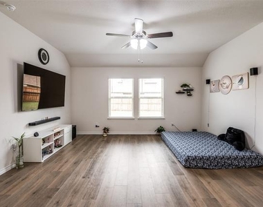 1307 Colonial Bluff Lane - Photo Thumbnail 2