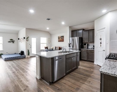 1307 Colonial Bluff Lane - Photo Thumbnail 7