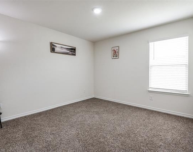 1307 Colonial Bluff Lane - Photo Thumbnail 17