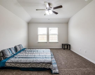 1307 Colonial Bluff Lane - Photo Thumbnail 13