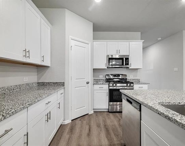 422 Wydown Drive - Photo Thumbnail 12