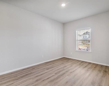 422 Wydown Drive - Photo Thumbnail 4