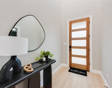 529 Pebblecreek Drive - Photo Thumbnail 11