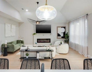 529 Pebblecreek Drive - Photo Thumbnail 5