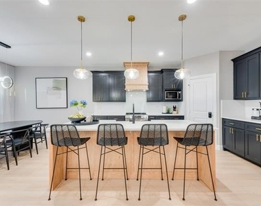 529 Pebblecreek Drive - Photo Thumbnail 7
