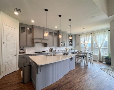 10505 Wintergreen Drive - Photo Thumbnail 3