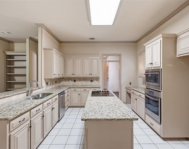 3318 Summergrove Drive - Photo Thumbnail 9