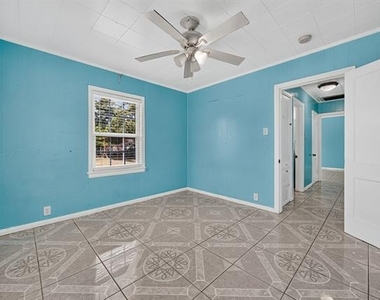 907 Buckalew Street - Photo Thumbnail 20