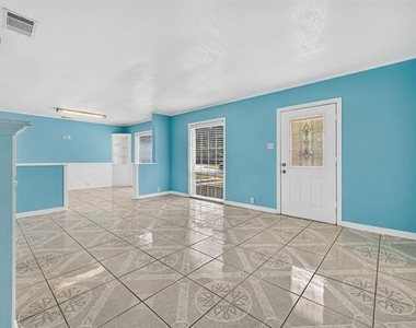 907 Buckalew Street - Photo Thumbnail 2