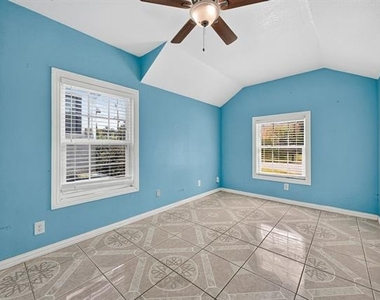 907 Buckalew Street - Photo Thumbnail 17