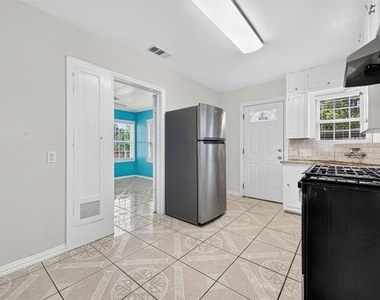 907 Buckalew Street - Photo Thumbnail 16