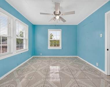 907 Buckalew Street - Photo Thumbnail 11