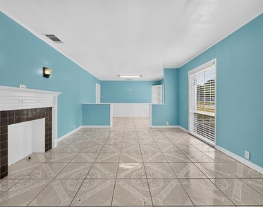 907 Buckalew Street - Photo Thumbnail 8