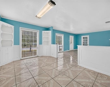 907 Buckalew Street - Photo Thumbnail 9