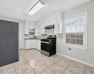 907 Buckalew Street - Photo Thumbnail 15