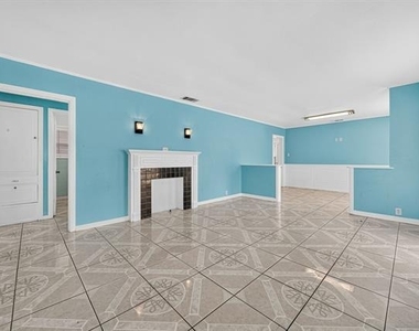 907 Buckalew Street - Photo Thumbnail 5