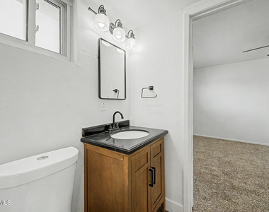 317 N Elm Street - Photo Thumbnail 24