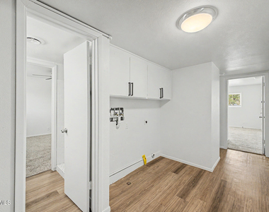 317 N Elm Street - Photo Thumbnail 32