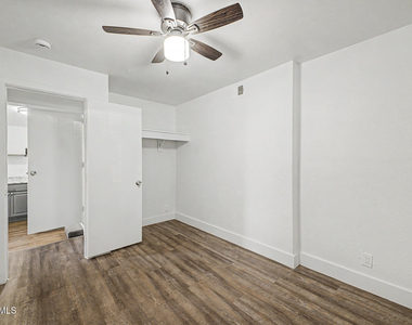 317 N Elm Street - Photo Thumbnail 12