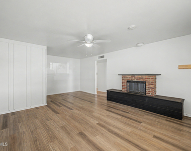 317 N Elm Street - Photo Thumbnail 7
