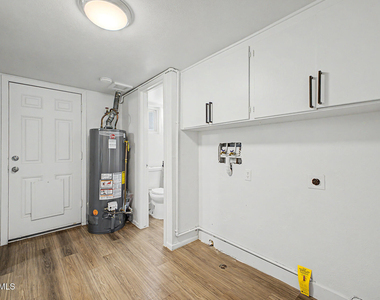 317 N Elm Street - Photo Thumbnail 34