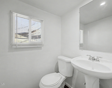 317 N Elm Street - Photo Thumbnail 18