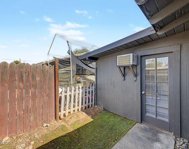 317 N Elm Street - Photo Thumbnail 35