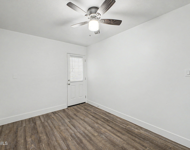 317 N Elm Street - Photo Thumbnail 13