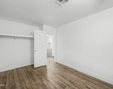 317 N Elm Street - Photo Thumbnail 14