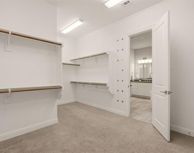 1014 Devonshire Drive - Photo Thumbnail 13