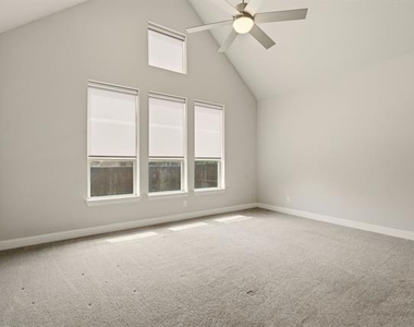 1014 Devonshire Drive - Photo Thumbnail 10