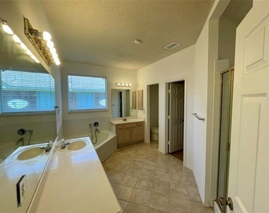 7520 Sunburst Trail - Photo Thumbnail 8