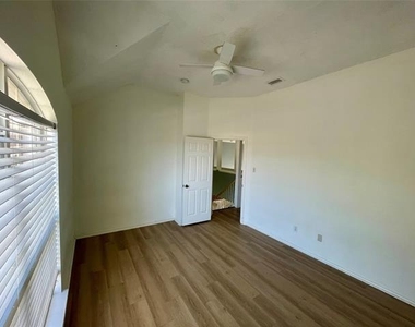 7520 Sunburst Trail - Photo Thumbnail 10