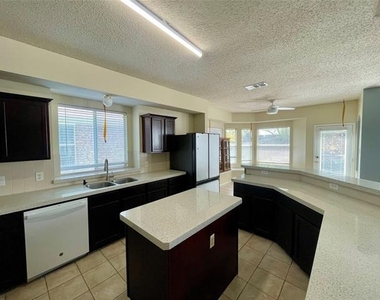 7520 Sunburst Trail - Photo Thumbnail 6