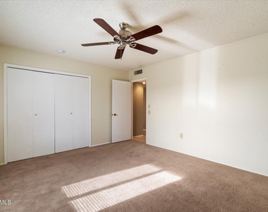 10528 W Tumblewood Drive - Photo Thumbnail 11