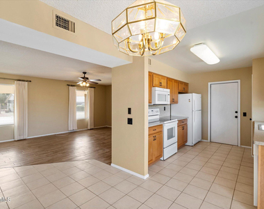 10528 W Tumblewood Drive - Photo Thumbnail 7