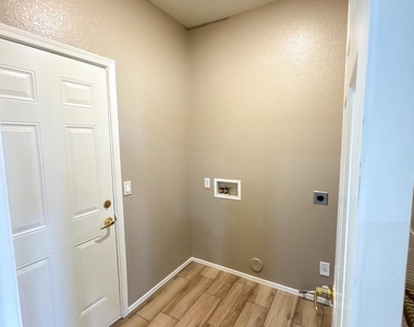 30239 N Bobcat Way - Photo Thumbnail 25