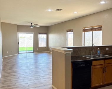 30239 N Bobcat Way - Photo Thumbnail 8