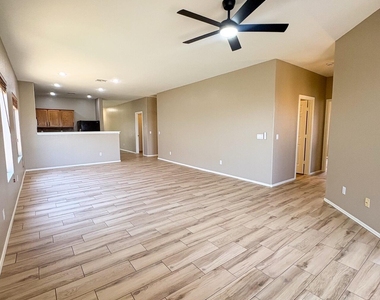 30239 N Bobcat Way - Photo Thumbnail 7