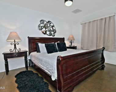 1923 W Earll Drive - Photo Thumbnail 22