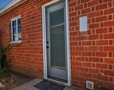 1923 W Earll Drive - Photo Thumbnail 29