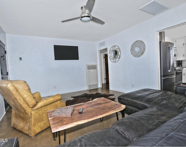 1923 W Earll Drive - Photo Thumbnail 9