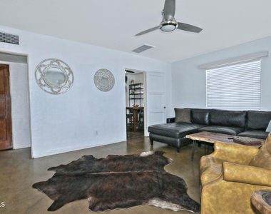 1923 W Earll Drive - Photo Thumbnail 10