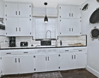 1923 W Earll Drive - Photo Thumbnail 15