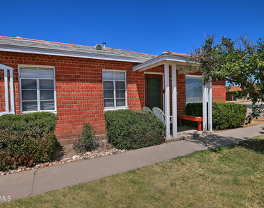 1923 W Earll Drive - Photo Thumbnail 4