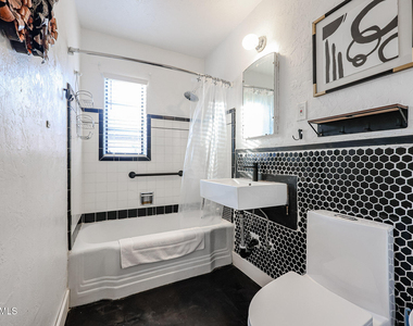 1923 W Earll Drive - Photo Thumbnail 21