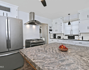 1923 W Earll Drive - Photo Thumbnail 12