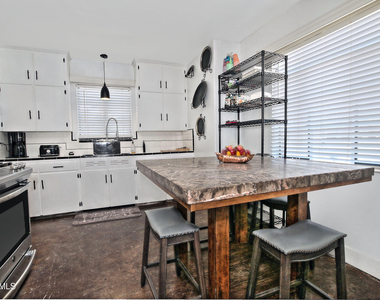 1923 W Earll Drive - Photo Thumbnail 11