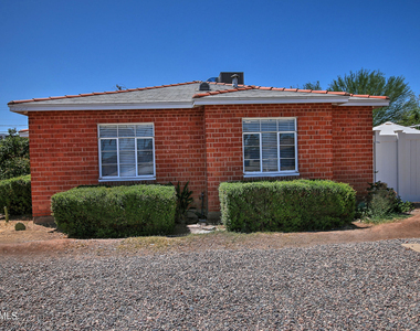 1923 W Earll Drive - Photo Thumbnail 6